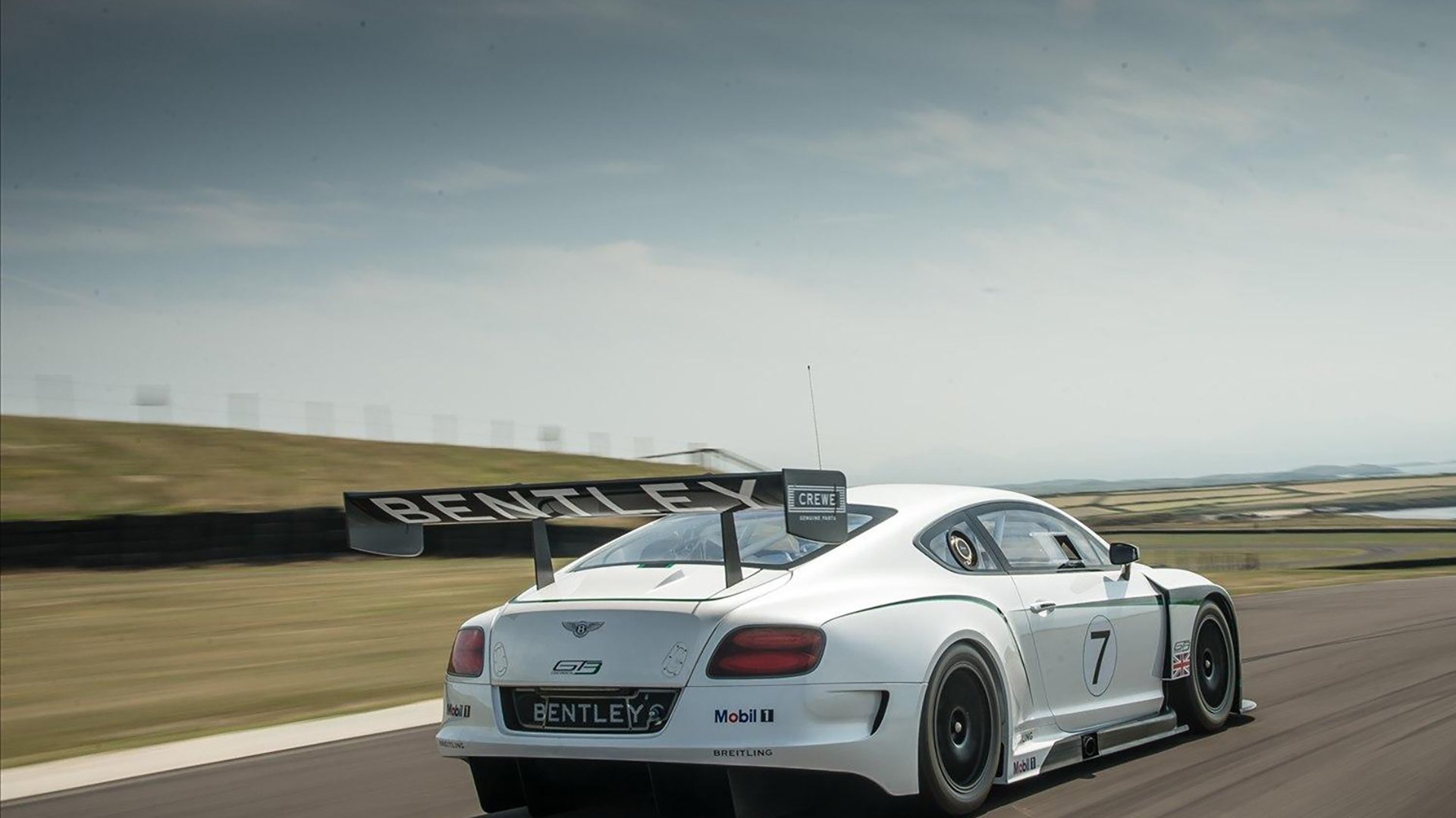 熊猫体育入口-五大联赛边路组合如何影响整体战术结构韵律，五大顶级边路